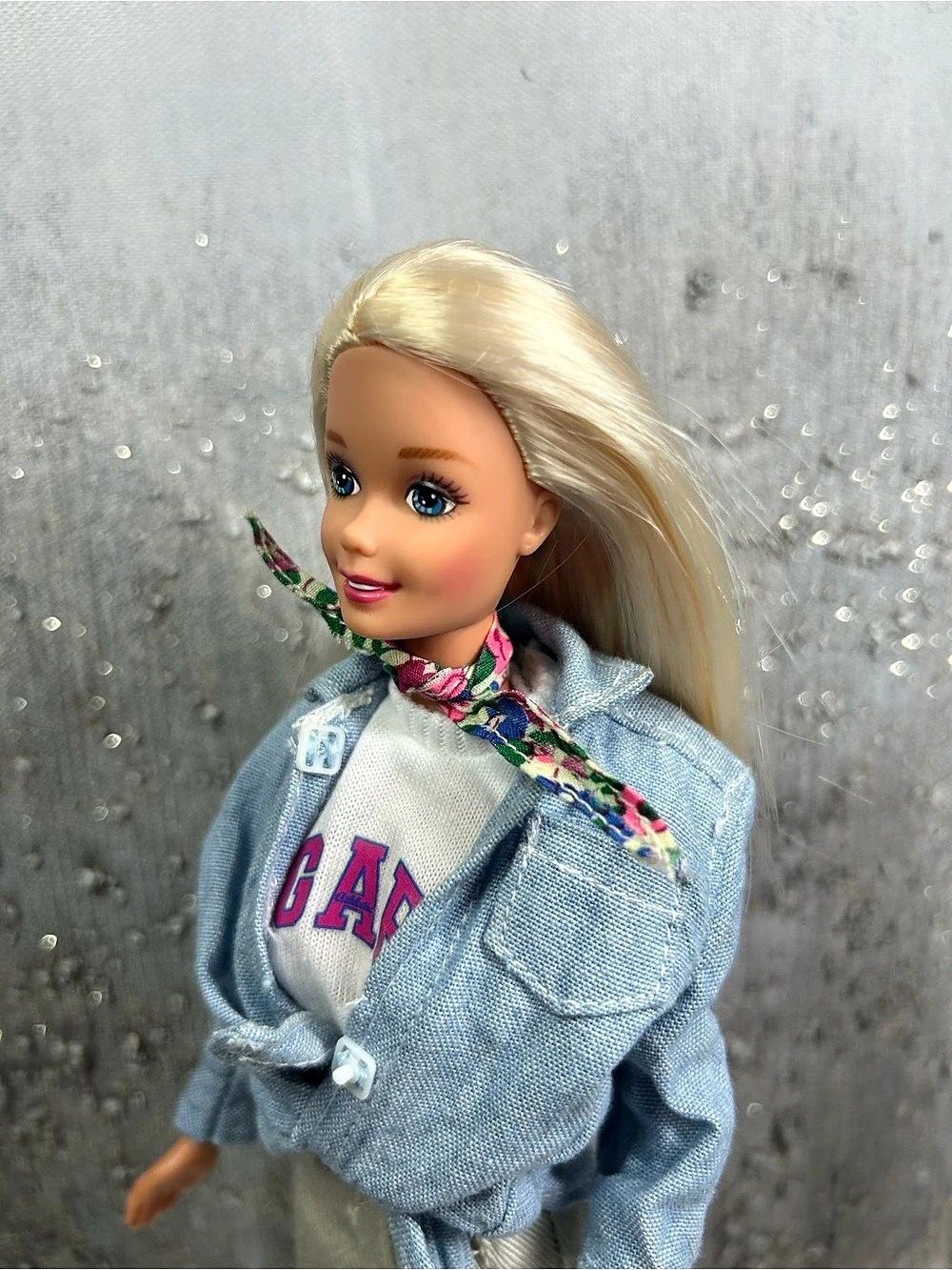 Gap Barbie 1996 - Picture 7 of 10
